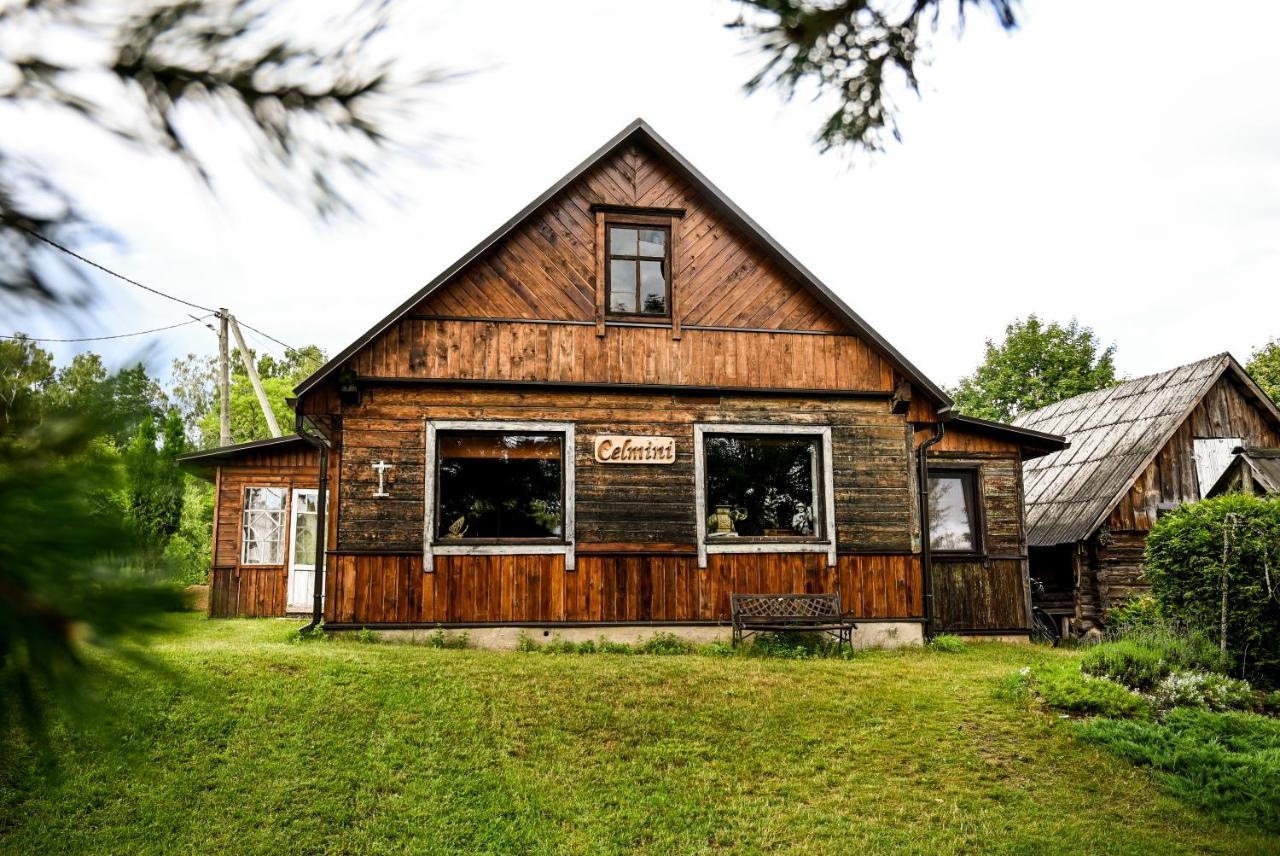 Villa Idilliska Latgaliesu Lauku Maja Ar Melno Pirti à Aglona Extérieur photo