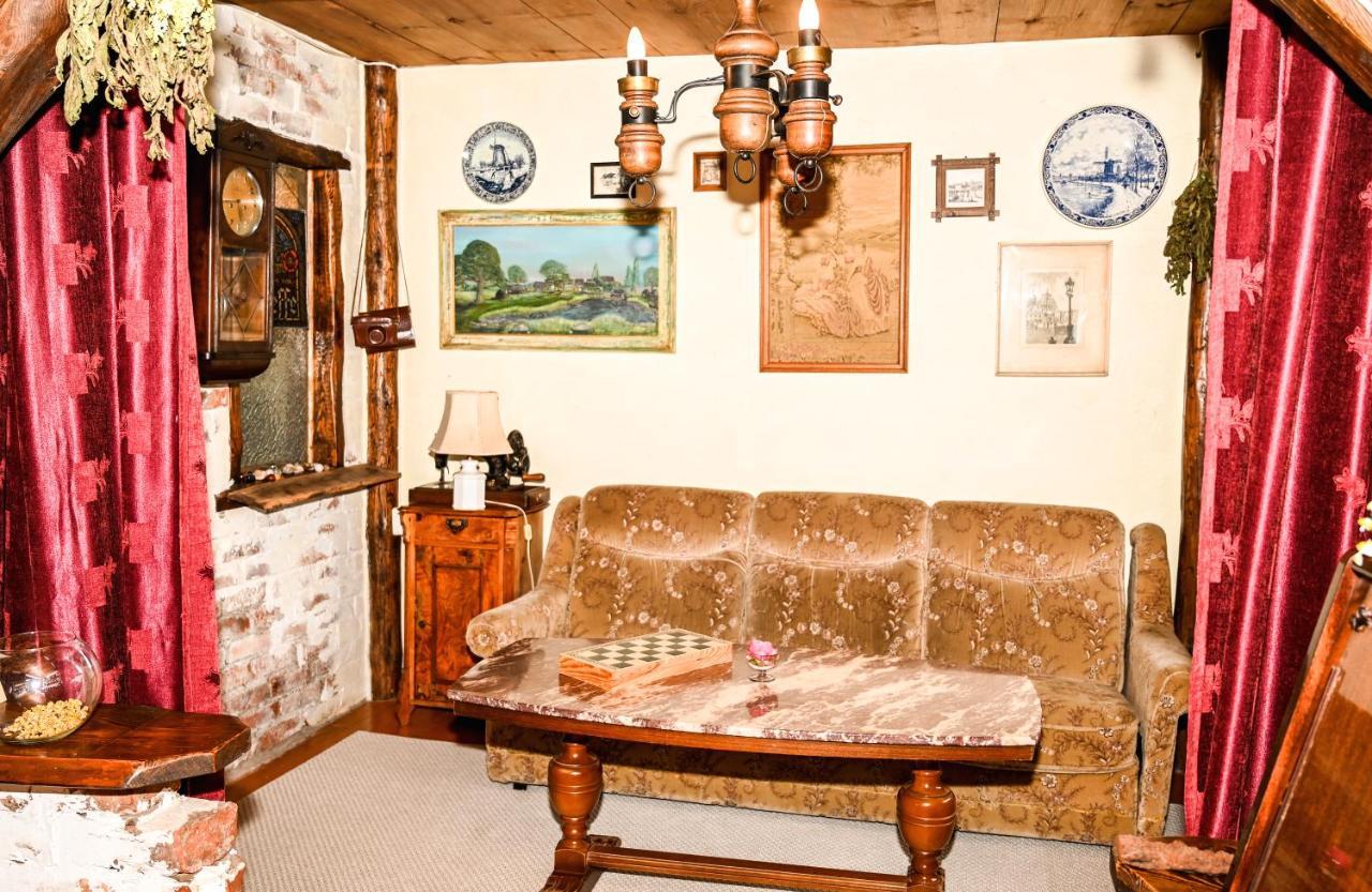 Villa Idilliska Latgaliesu Lauku Maja Ar Melno Pirti à Aglona Extérieur photo