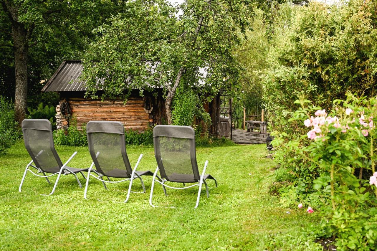 Villa Idilliska Latgaliesu Lauku Maja Ar Melno Pirti à Aglona Extérieur photo